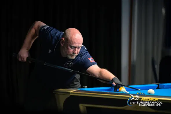 Roger Lysholm lines up a shot in Gandia during the 2026 European Seniors event
